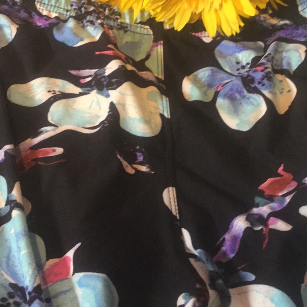 ❌DONATED❌Black Floral Print Elastic Waist Buttery Soft Leggings - Picture 4 of 7